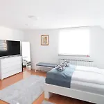 Bright&cozy Flat+balcony Near Airport Free Parking *