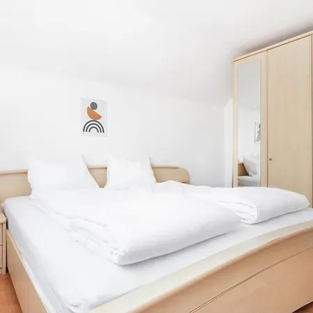 Bright&cozy Flat+balcony Near Airport Free Parking