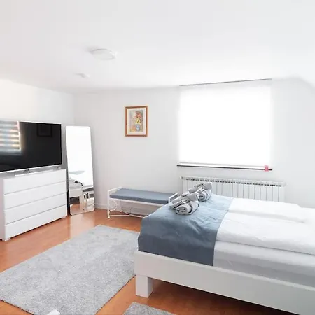 Bright&cozy Flat+balcony Near Airport Free Parking *