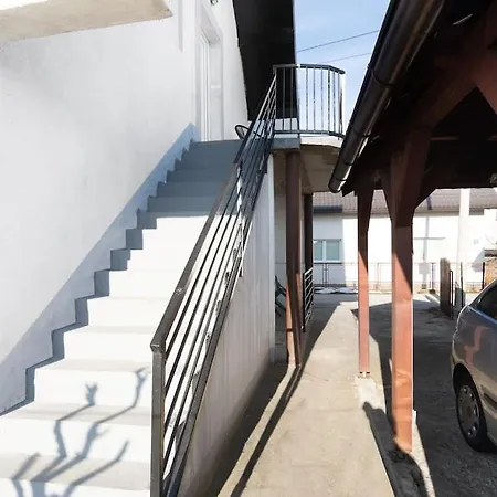 Bright&cozy Flat+balcony Near Airport Free Parking *