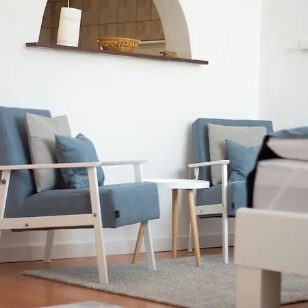 Bright&cozy Flat+balcony Near Airport Free Parking 公寓