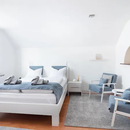 Apartment Bright&cozy Flat+balcony Near Airport Free Parking