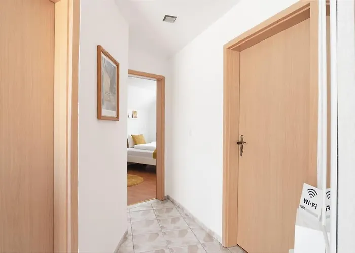 Bright&cozy Flat+balcony Near Airport Free Parking 公寓 *