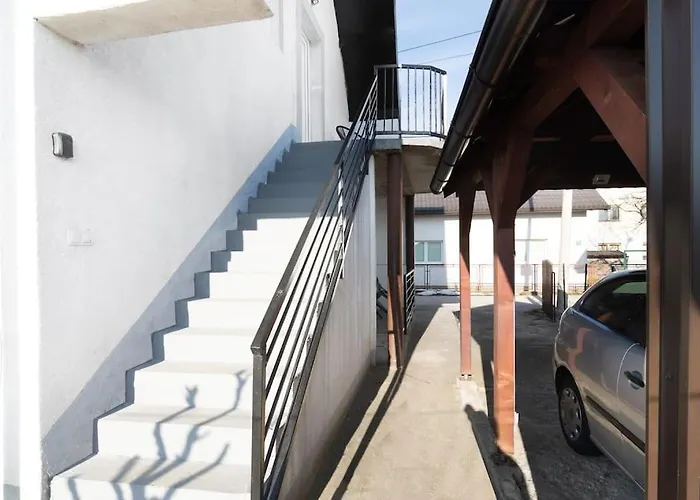 Bright&cozy Flat+balcony Near Airport Free Parking *