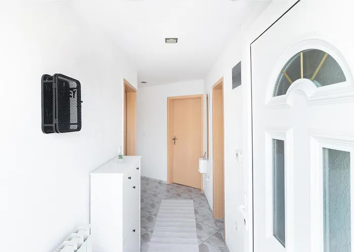 Bright&cozy Flat+balcony Near Airport Free Parking 塞拉耶佛